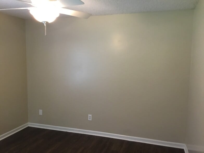 Building Photo - 8745 Edgebrook Ct