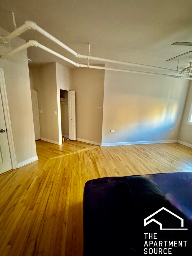 Building Photo - 4265 W Addison St