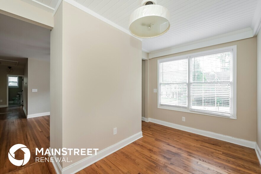 Building Photo - 129 McClean St