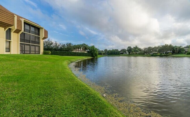 Building Photo - 5188 Woodland Lakes Dr