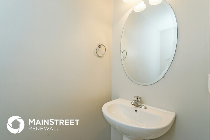 Building Photo - 1961 Drummond Dr