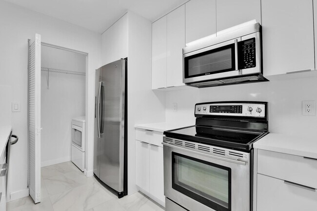 Building Photo - 4005 W McNab Rd