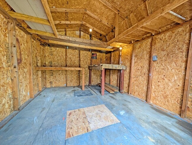 Building Photo - 111 Hill-N-Dale Dr