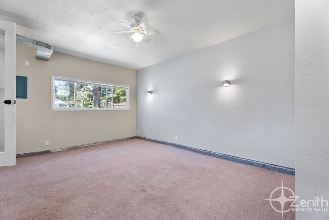 Building Photo - 4207 NE 59th Ave