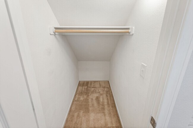 Building Photo - 3 Bath Southwest Cul de Sac Home