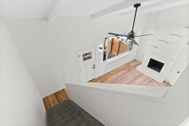 Building Photo - 2055 Thomas Ave