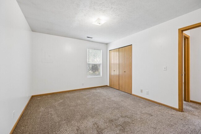 Building Photo - 600-602 Lamont