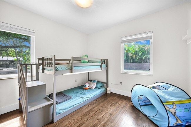 Building Photo - 295 De Leon Dr