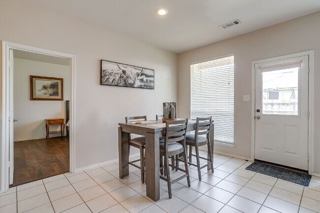 Building Photo - Fully Furnished 3 bed, 2 bath in White Settlement!