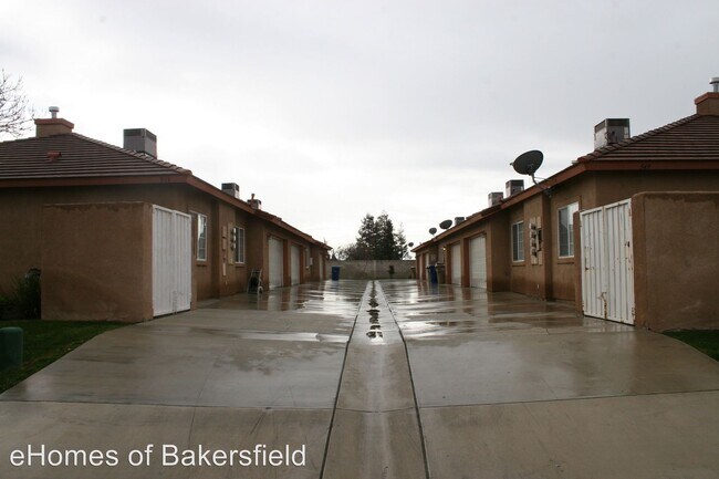 Building Photo - 549 Yellow Meadow Ct