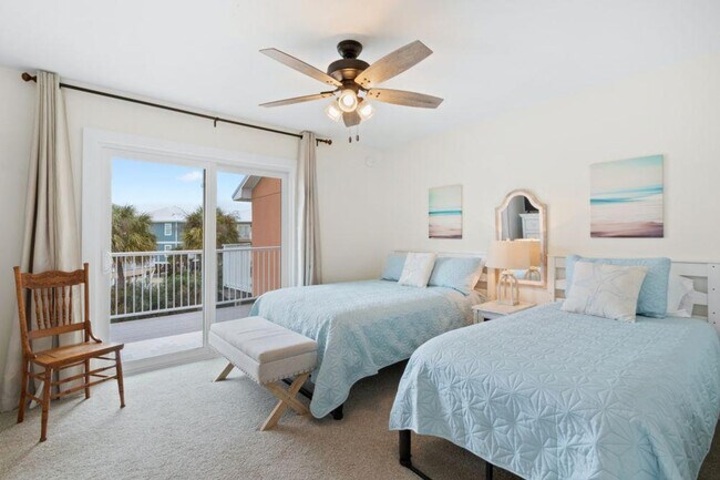 Building Photo - 1948 W Beach Blvd