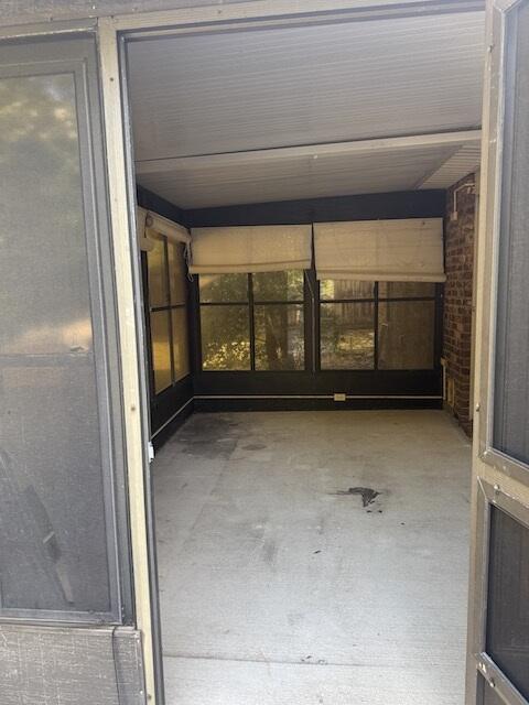 Building Photo - 147 Steeplechase Dr