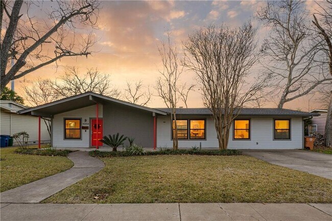 Building Photo - 5004 Westfield Dr