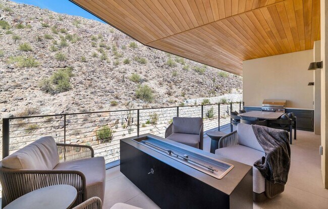 Building Photo - 5000 N Camelback Rdg Dr