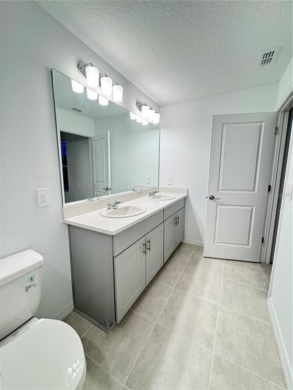 Building Photo - 1304 Drake Rdg Dr