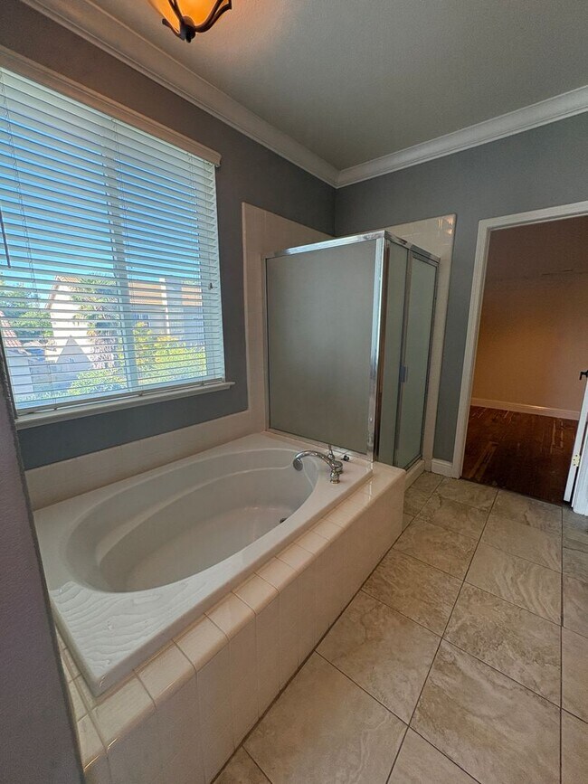 Building Photo - 139 Ainger Cir