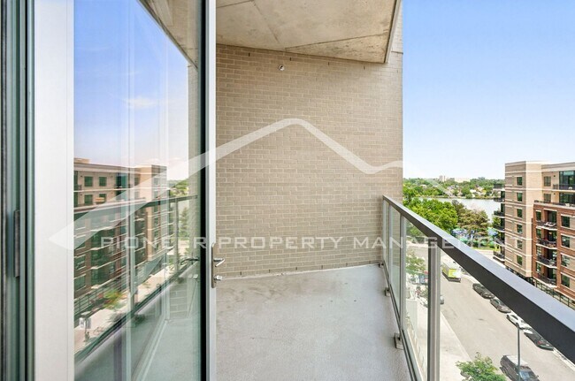 Building Photo - Modern Condo with Washer/Dryer and Central AC