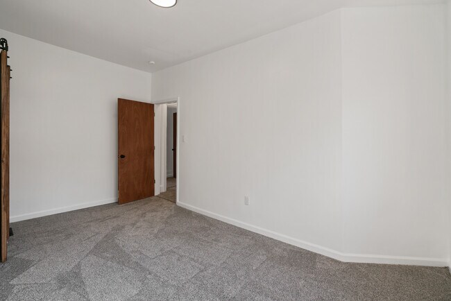 Building Photo - 1313 Lowrie St