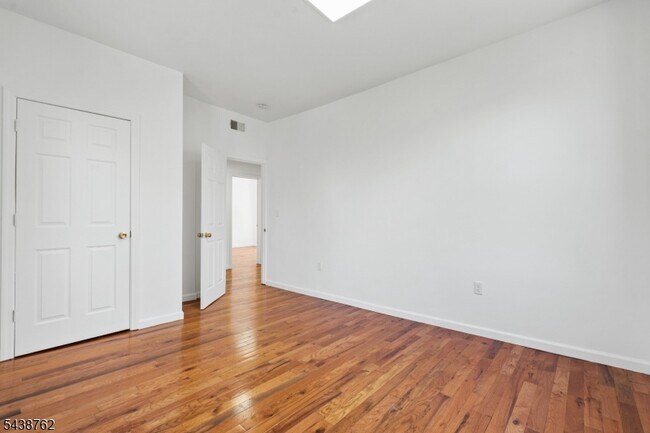 Building Photo - 1043 Hunterdon St