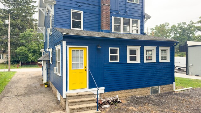 Building Photo - 114 Linden Rd