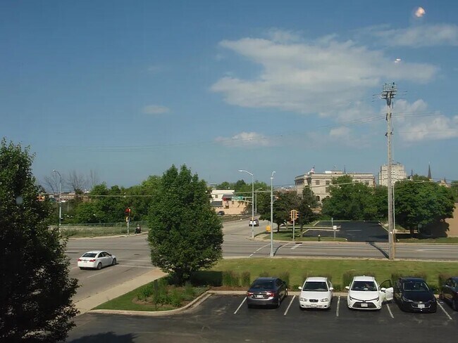 Building Photo - 720 S Marquette St