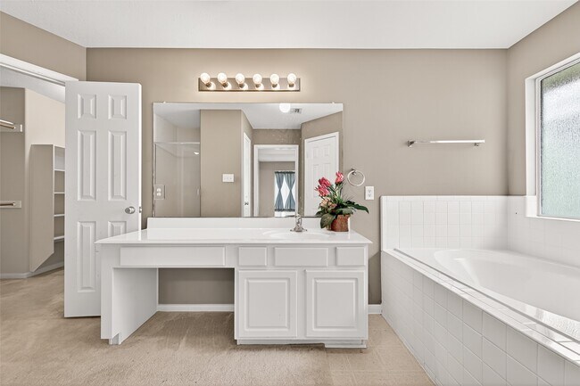 Building Photo - 14744 Branchwest Dr