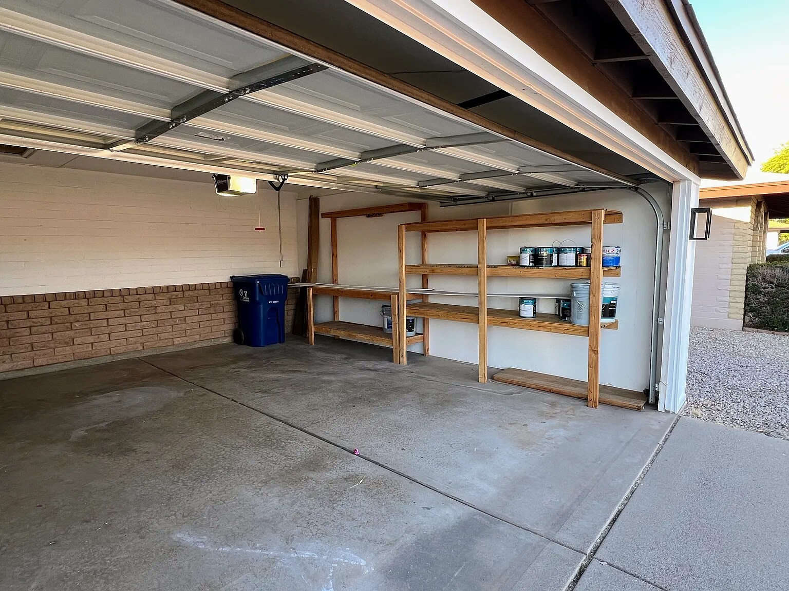 Building Photo - 2508 E Loyola Dr