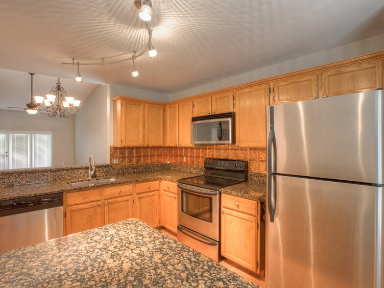 Building Photo - 420 Mainsail Ct
