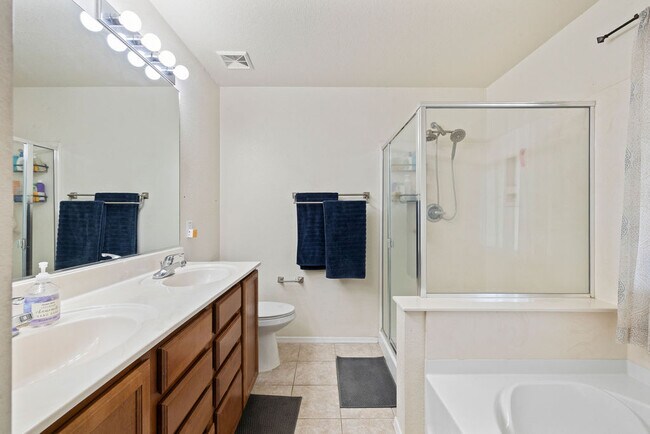 Building Photo - 5840 E Tercel Dr