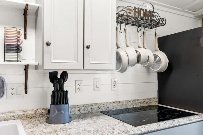 Building Photo - 10034 Hamp Dr