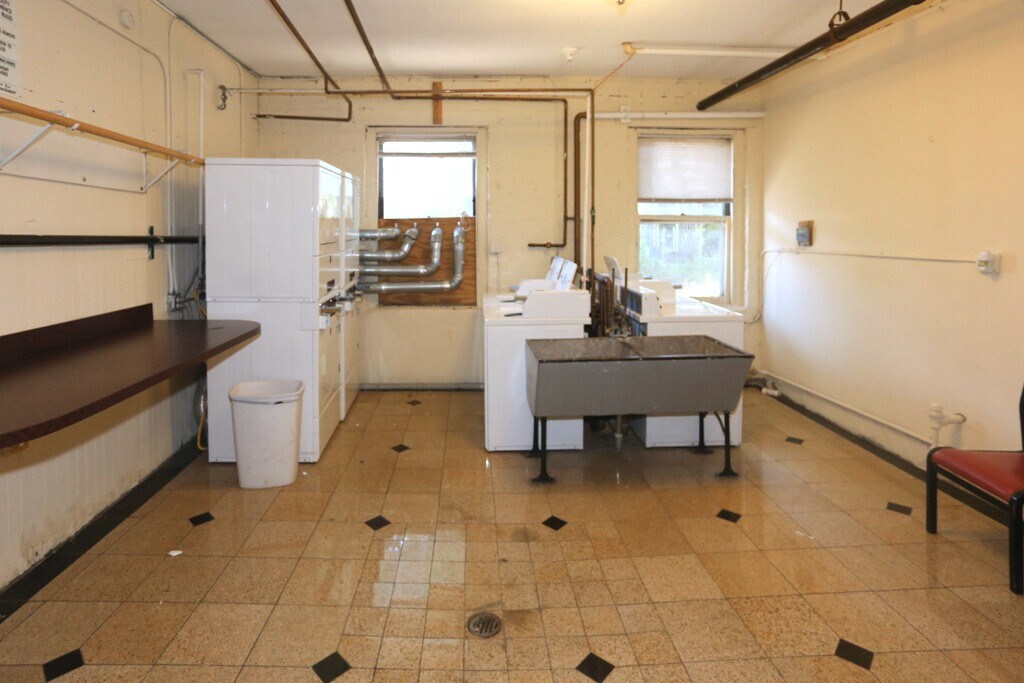 Building Photo - 4634 N Paulina St