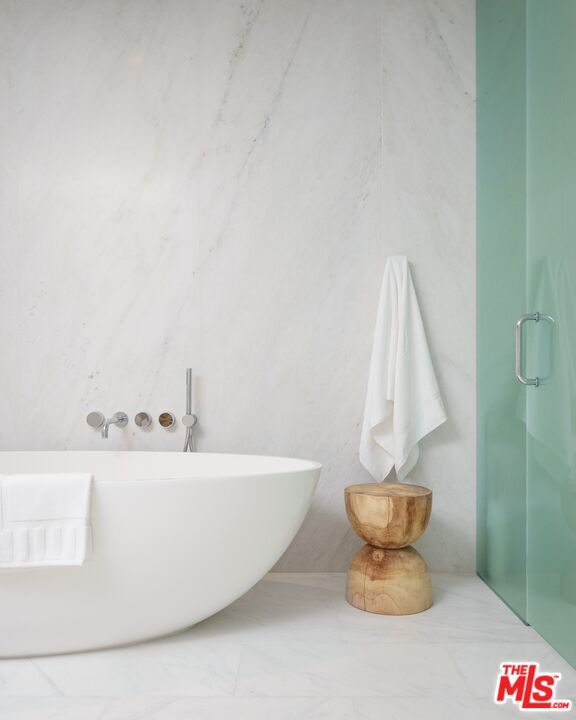 Building Photo - 9000 W 3rd St