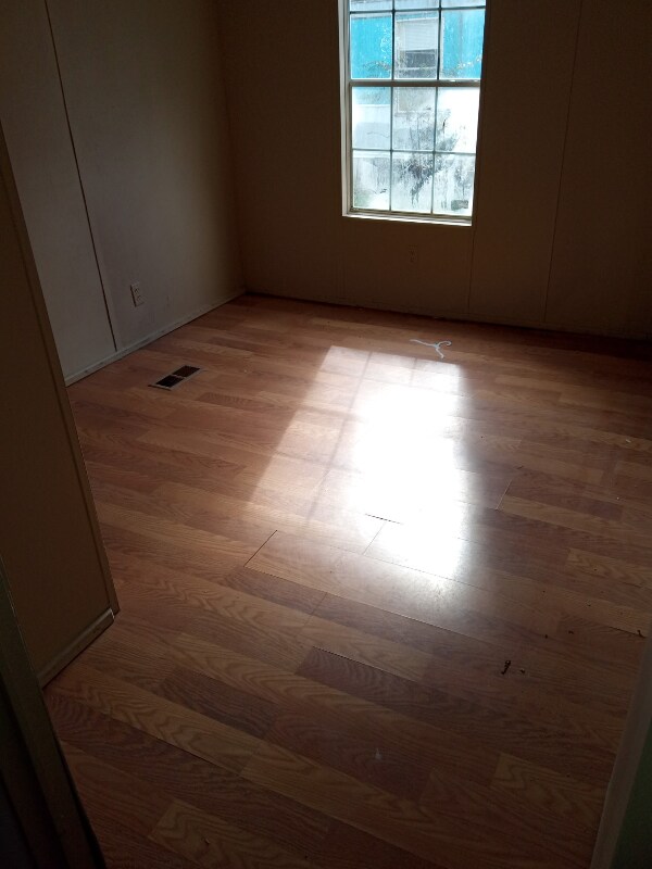 Building Photo - 121 Landing Ln