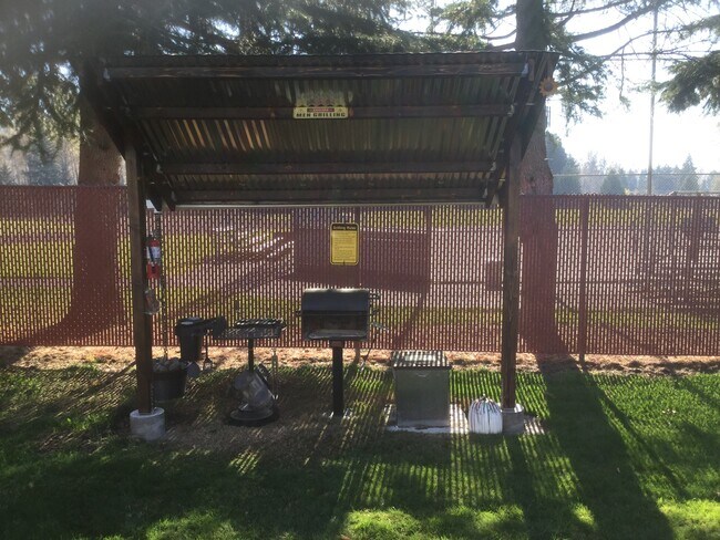 Building Photo - 3846 D Pl SE