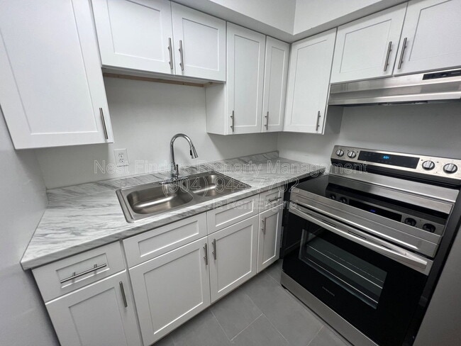 Building Photo - 1318 Sydney Pl