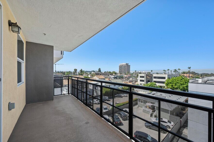 Building Photo - 3650 5th Ave