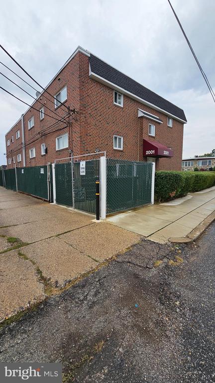 Building Photo - 2001 Nester St