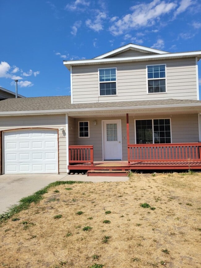 Building Photo - 3305 Laredo Dr