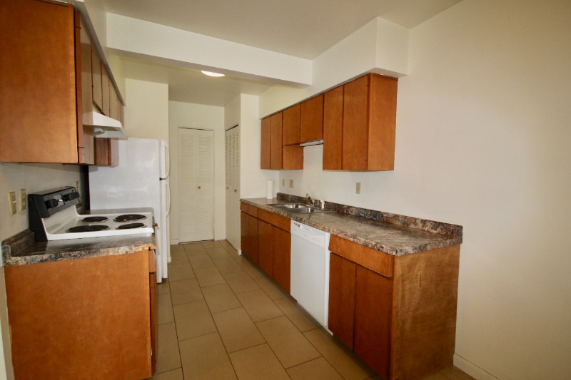 Building Photo - 705 S 16th Ave