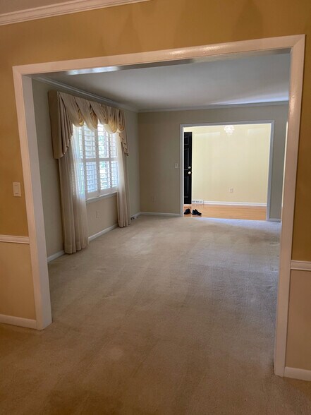Building Photo - 624 Foxwood Dr SE