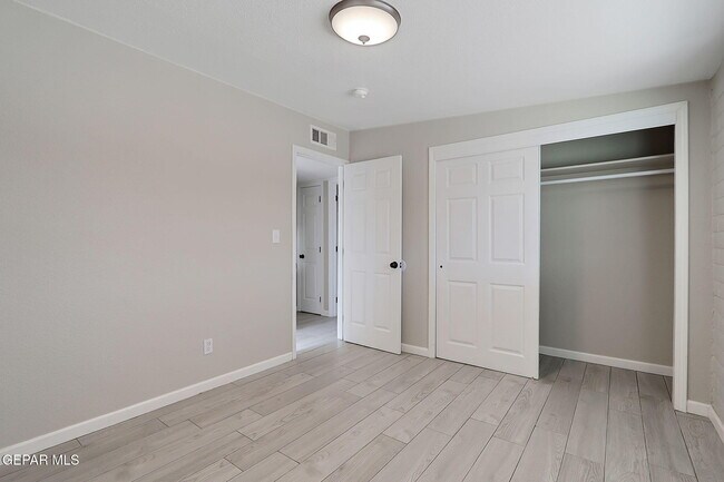 Building Photo - 3013 Beachcomber Dr