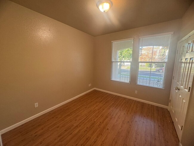 Building Photo - Spacious 4 Bedroom Home in Elk Grove