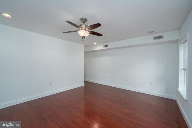 Building Photo - 838 S Bond St