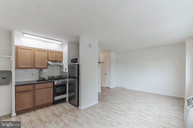Building Photo - 2101-17 Chestnut St