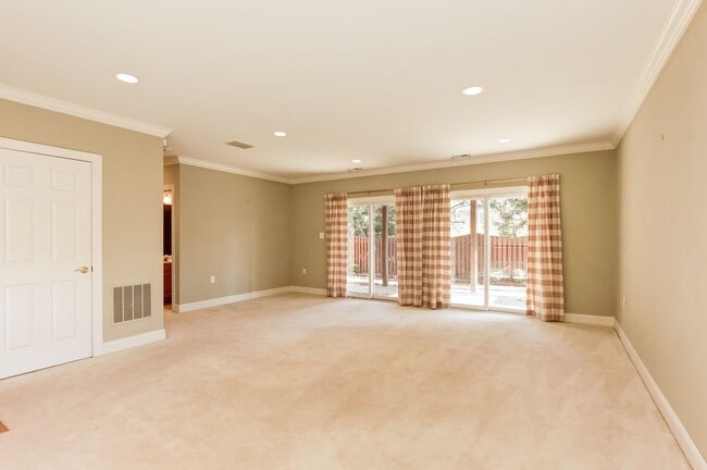 Building Photo - Lovely and Sought After Home for Rent in t...