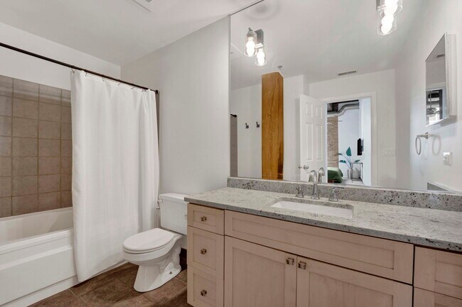 Building Photo - 525 W Superior St