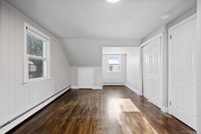 Building Photo - 228 Oakwood Rd