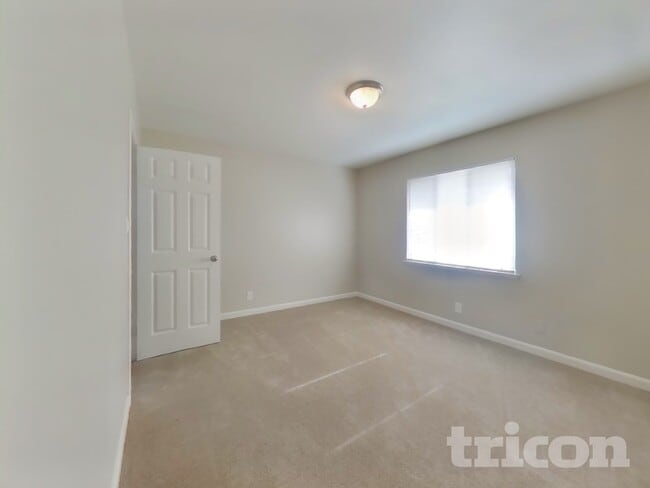 Building Photo - 378 Acacia St