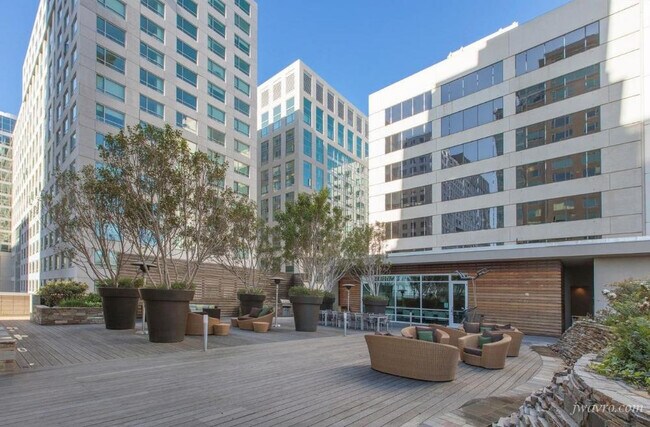 Building Photo - 1160 Mission St