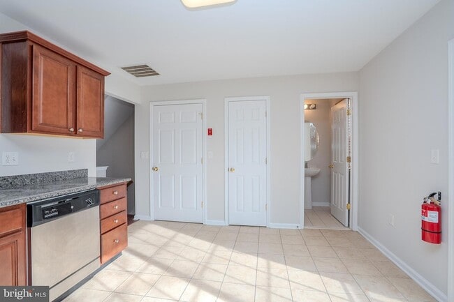 Building Photo - 5 Rafting Way